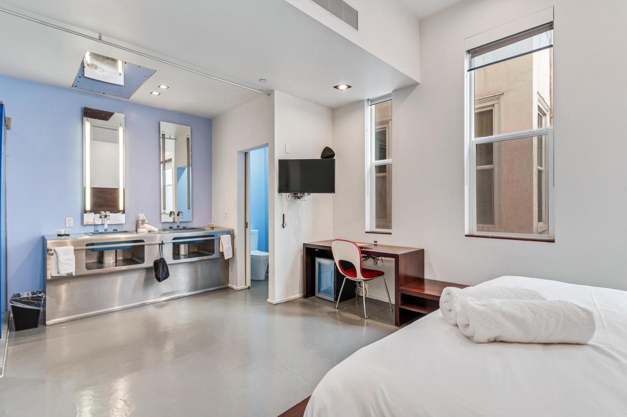 Keating Hotel 3*